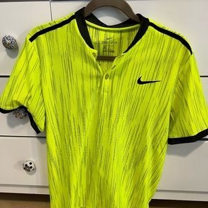 Nike mens dry fit yellow tennis shirt